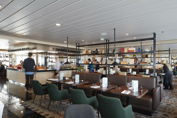 Hurtigruten - MS Nordkapp - Torget Restaurant 2.JPG